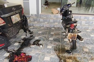 Vụ ô tô đỗ sân nhà bất ngờ bốc cháy: Manh mối từ chiếc camera an ninh