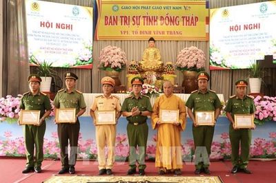Khi bài thuyết pháp của tăng, ni đồng hành cùng an toàn giao thông
