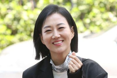 Jang Yoon Jung lần đầu lộ diện sau ồn ào liên quan đến mẹ ruột