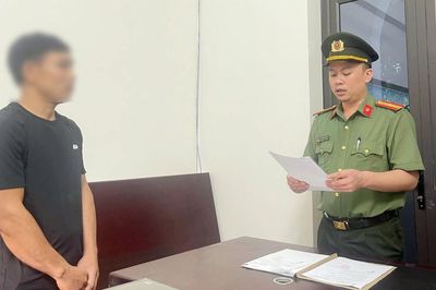 'Nói chuyện' với bố vợ bằng dao bầu, con rể bị khởi tố