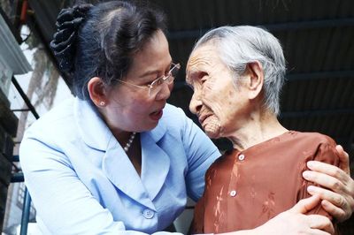 Chủ tịch Hội LHPN Việt Nam thăm, tặng quà Mẹ Việt Nam anh hùng và gia đình chính sách tại Đà Nẵng