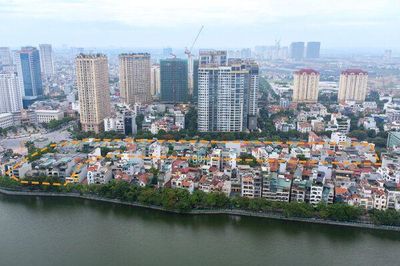 Cận cảnh khu dân cư khu vực vườn hoa Lạc Long Quân có thể di dời theo quy hoạch