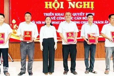 Vĩnh Thuận kiện toàn các chức danh ấp sau sắp xếp