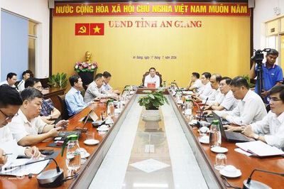 Phó Chủ tịch UBND tỉnh An Giang Lê Trung Hồ dự hội nghị ngành tài chính