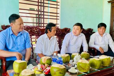 Đoàn công tác Ủy ban Kiểm tra Trung ương thăm, tặng quà gia đình liệt sĩ tại tỉnh Gia Lai