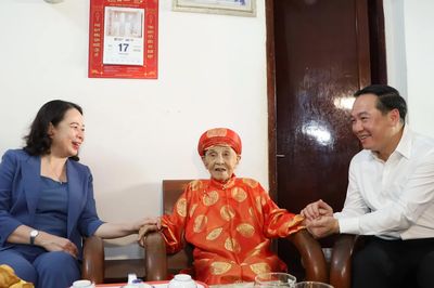Phó Chủ tịch nước Võ Thị Ánh Xuân thăm, tặng quà tri ân Bà mẹ Việt Nam Anh hùng và thương binh nặng