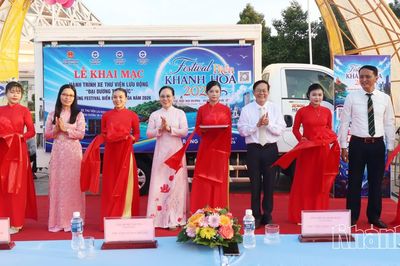 Khai mạc Hành trình xe thư viện lưu động 'Đại dương tri thức'