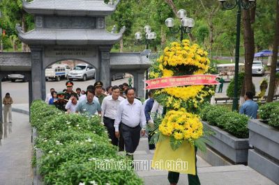 Đoàn công tác tỉnh Lai Châu dâng hương tại Khu di tích lịch sử cấp quốc gia đặc biệt Ngã ba Đồng Lộc, Hà Tĩnh