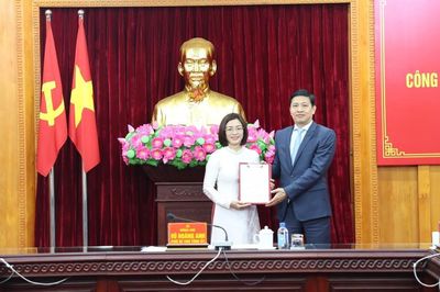 Công bố quyết định tiếp nhận, bổ nhiệm cán bộ giữ chức Phó Trưởng Ban Nội chính Tỉnh ủy