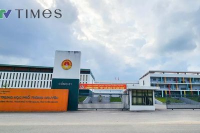 Một giáo viên Trường THPT Chuyên Tuyên Quang liên quan vụ gian lận thi cử đến đầu thú