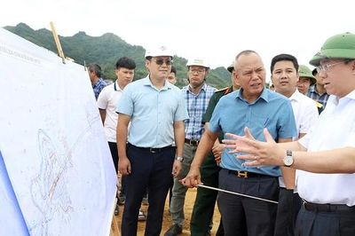 Chủ tịch UBND tỉnh Trần Duy Đông kiểm tra tiến độ dự án cao tốc Hòa Bình - Mộc Châu