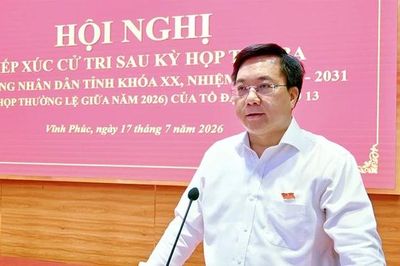 Chủ tịch UBND tỉnh Trần Duy Đông tiếp xúc cử tri sau Kỳ họp thứ Ba