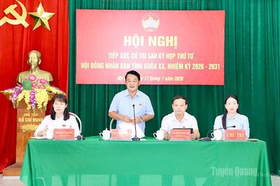 Bí thư Tỉnh ủy Hầu A Lềnh tiếp xúc cử tri phường Mỹ Lâm