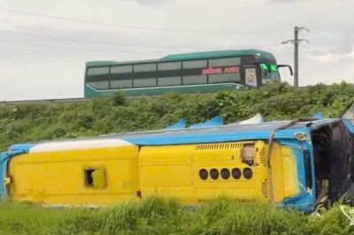 Xe khách biển số Thái Nguyên gặp nạn trên cao tốc Pháp Vân - Cầu Giẽ, 4 người tử vong