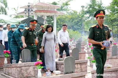 Hương Trà tổ chức lấy mẫu, số hóa thông tin và bàn giao mẫu hài cốt liệt sĩ
