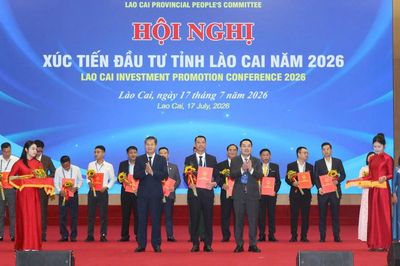 Lào Cai trao quyết định chủ trương đầu tư cho 24 dự án, tổng vốn hơn 24.000 tỷ đồng