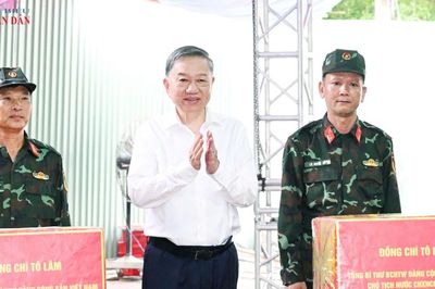 Tổng Bí thư, Chủ tịch nước Tô Lâm thăm, động viên lực lượng thực hiện nhiệm vụ tìm kiếm, quy tập hài cốt liệt sĩ tại công viên Lê Thị Riêng