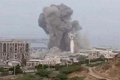 Mỹ mở đợt không kích lớn, sân bay và cầu đường Iran bị đánh trúng