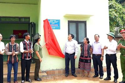 Bàn giao nhà tình nghĩa cho hộ nghèo Cơ tu ở biên giới phía Tây Đà Nẵng