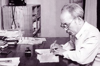 Đẩy mạnh học tập, thực hành tư tưởng, đạo đức, phương pháp, phong cách Hồ Chí Minh trong giai đoạn mới
