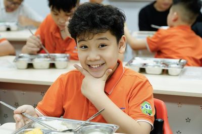 Hà Nội siết chặt giám sát an toàn thực phẩm tại các trường tổ chức bán trú hè