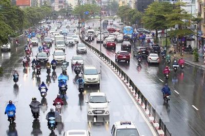 Thời tiết Hà Nội hôm nay 17/7: Có lúc mưa rào và dông, nhiệt độ cao nhất 33℃