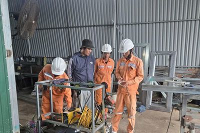 Chủ động nguồn điện, doanh nghiệp vùng biên tăng tốc sản xuất