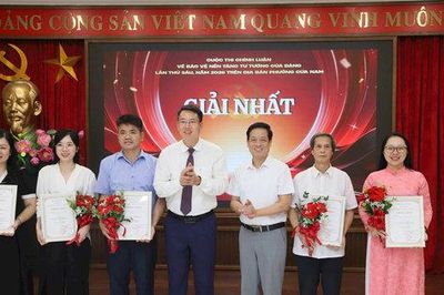 Phường Cửa Nam trao 24 giải cuộc thi bảo vệ nền tảng tư tưởng của Đảng