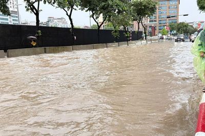 Miền Bắc mưa dông liên tiếp, miền Trung bước vào đợt nắng nóng dài ngày