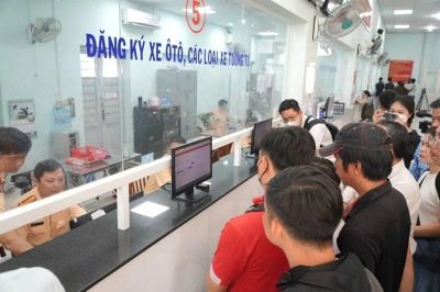 Từ 15/8: Dùng VNeID mức 2 được miễn lệ phí trước bạ xe máy, giảm 50% với ôtô