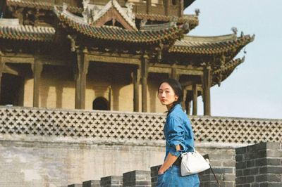 Rời xa hàng hiệu, giới trẻ Trung Quốc tìm 'xa xỉ tinh thần'