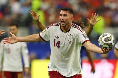 Sao Tây Ban Nha sợ trọng tài thiên vị Argentina