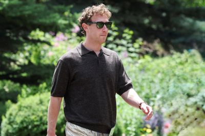 Mark Zuckerberg lạc quẻ ở 'trại hè tỷ phú'