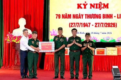 Đại tướng Phan Văn Giang thăm, tặng quà tại Ninh Bình