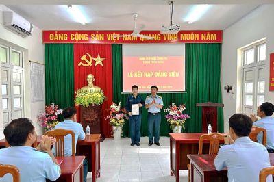 Tự hào được đứng trong hàng ngũ của Đảng