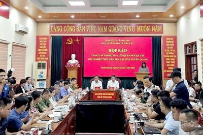 Từ vụ điểm 10 Toán bất thường ở Tuyên Quang: Gian dối thi cử không bắt đầu từ học sinh