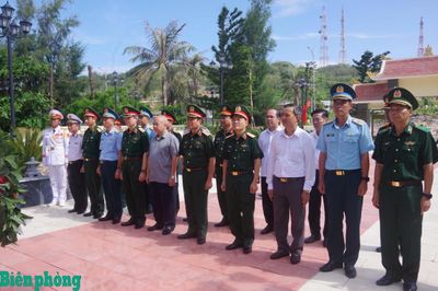 Đại tướng Nguyễn Tân Cương thăm, kiểm tra công tác quân sự, quốc phòng và biên phòng tại Đặc khu Bạch Long Vĩ