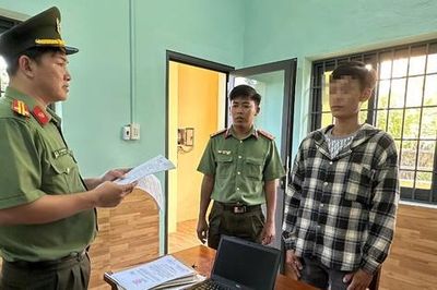 Khởi tố bị can 'Tổ chức cho người khác xuất cảnh trái phép'