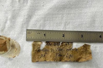 Từ mảnh giấy trong lọ penicillin, xác định được danh tính liệt sĩ sau hơn 50 năm