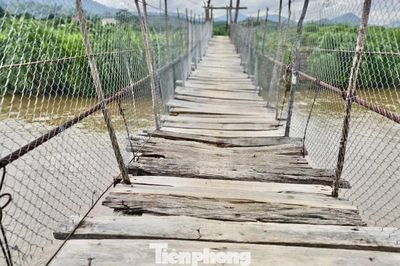 Quảng Ngãi: Loạt cầu treo già cỗi rung bần bật khi có người qua