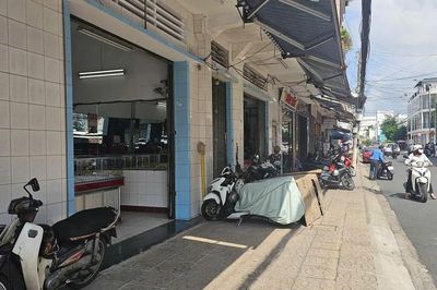 Cảnh tượng 'phố vàng' ở Mỹ Tho khi thương hiệu lớn đột ngột đóng cửa