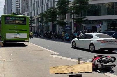 Người phụ nữ đi xe máy tử vong sau va chạm với xe buýt BRT