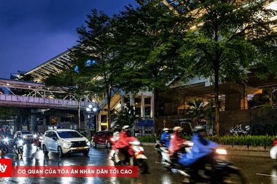 Trời mưa, đường trơn: Vì sao cần tăng khoảng cách với xe phía trước?