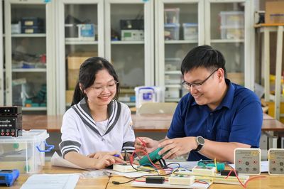 Nữ sinh giành Huy chương Vàng Olympic Vật lý quốc tế: Từng nghi ngờ bản thân