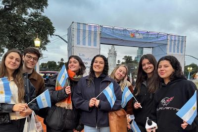 Argentina tăng chuyến bay đưa cổ động viên sang Mỹ xem chung kết World Cup