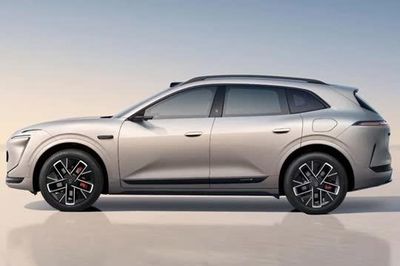 SUV hạng sang mạnh 968 mã lực, trang bị tiên tiến, giá gần 1 tỷ đồng