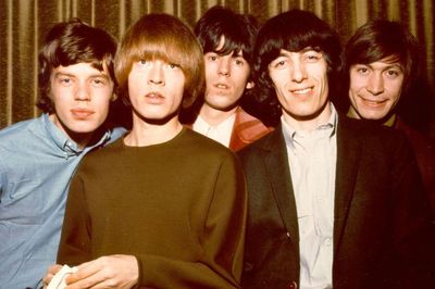 The Rolling Stones sang bằng kỷ lục của The Beatles