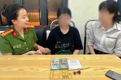 Nữ sinh phá két sắt mang toàn bộ tài sản đi bán, nhân viên tiệm vàng thấy bất thường liền báo Công an