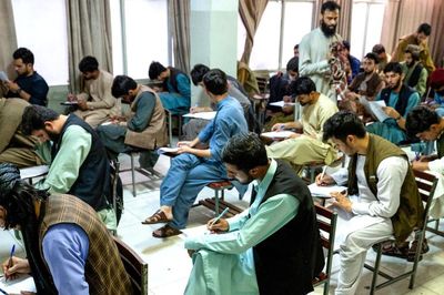 Nam sinh Afghanistan và nghịch lý ít được nói đến