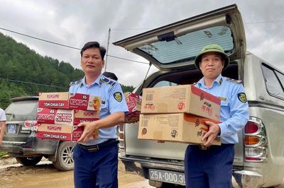 Lai Châu bảo đảm nguồn hàng thiết yếu, hỗ trợ người dân vùng bị cô lập